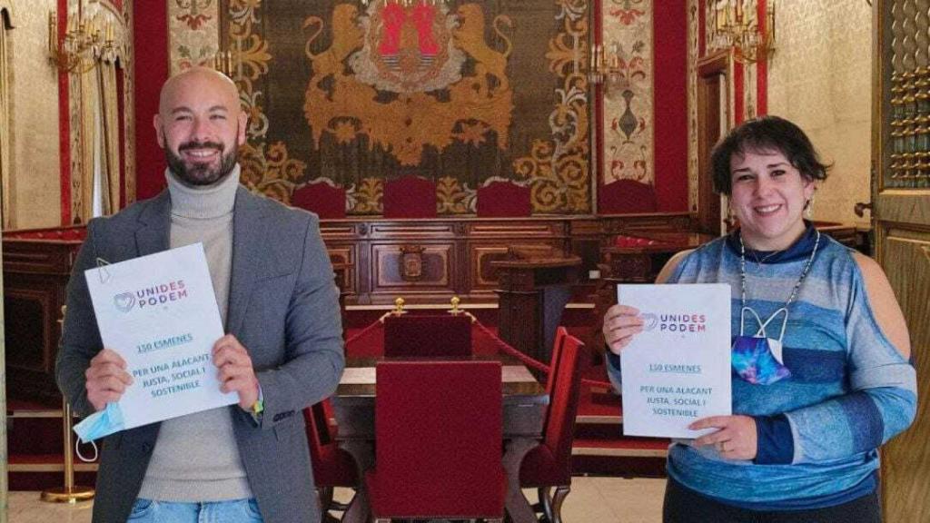 Xavier López y Vanessa Romero en la presentación de enmiendas de UP Alicante.