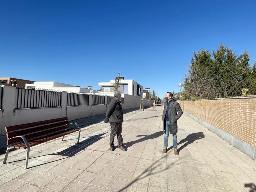 El alcalde de Carbajosa visita las obras