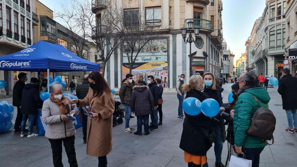 Mesa informativa PP de Zamora
