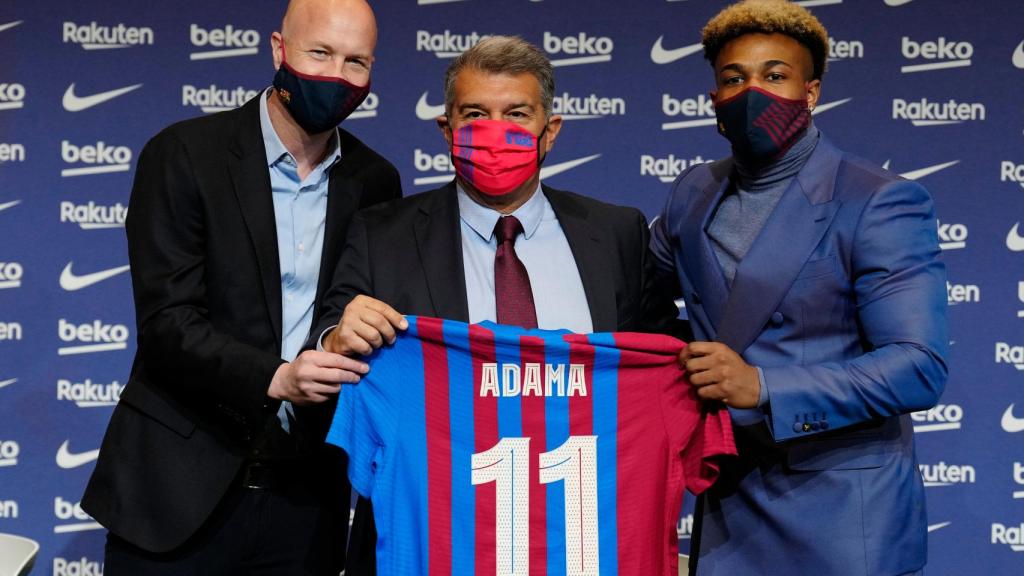 Jordi Cruyff, Joan Laporta y Adama Traoré, durante su presentación.
