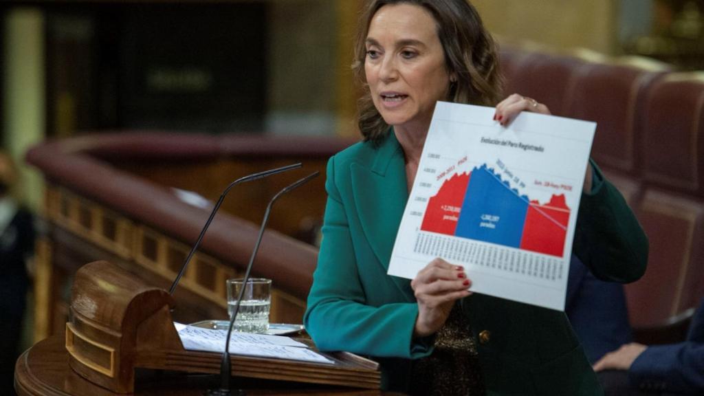 La portavoz del PP, Cuca Gamarra, esta mañana durante el debate en las Cortes.