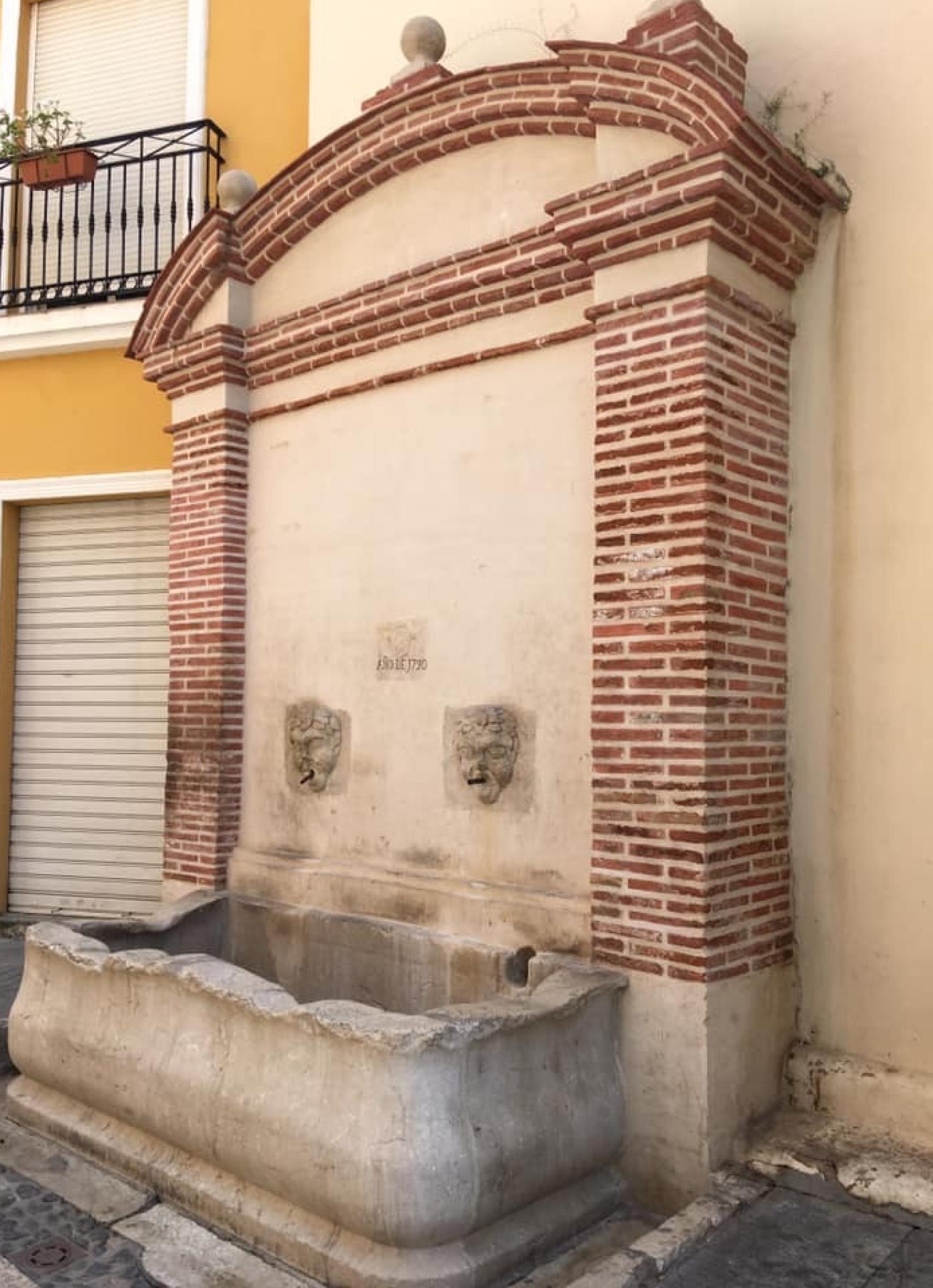 La antigua fuente de la calle Los Cristos.