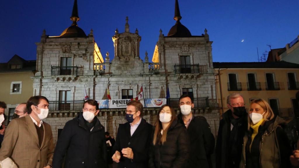 Rubén Cacho / ICAL . El candidato del Partido Popular a la Presidencia de la Junta, Alfonso Fernández Mañueco, y el presidente de la Xunta, Alberto Núñez Feijoó, visitan la localidad berciana de Ponferrada