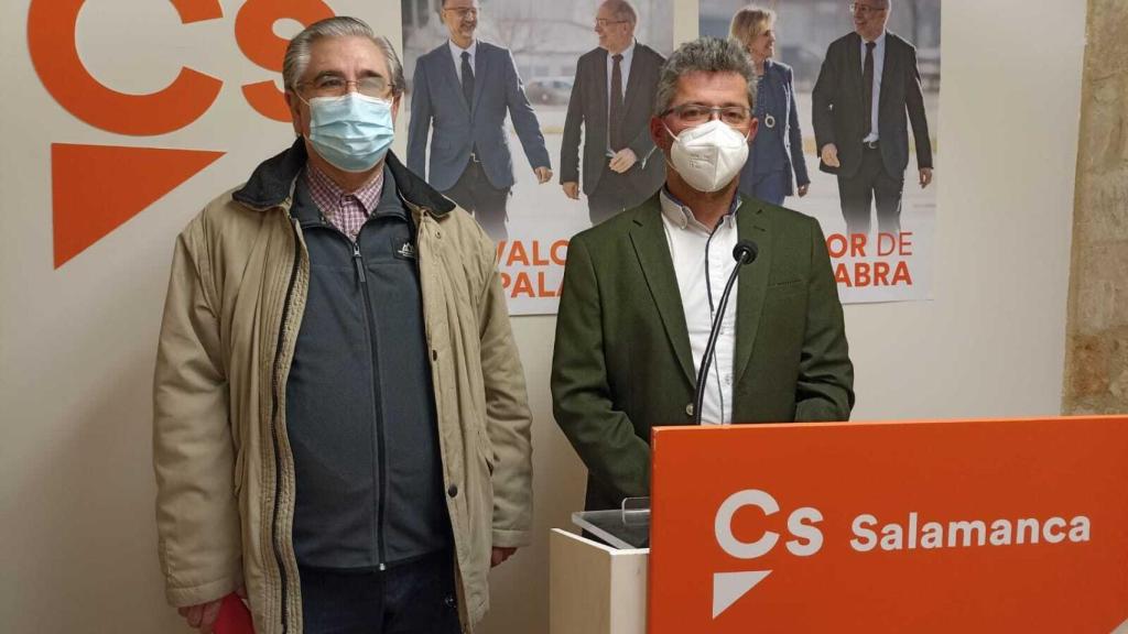José Antonio Pérez-Blanco, edil del Cs de Vitigudino, y Manuel Hernández, coordinador provincial de Cs