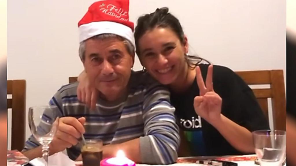 Esther junto a su padre