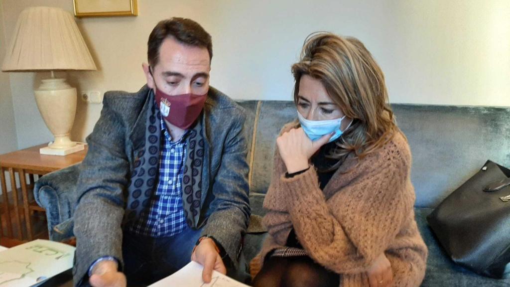 La ministra de Transportes, Raquel Sánchez y el alcalde de Benavente, Luciano Huerga
