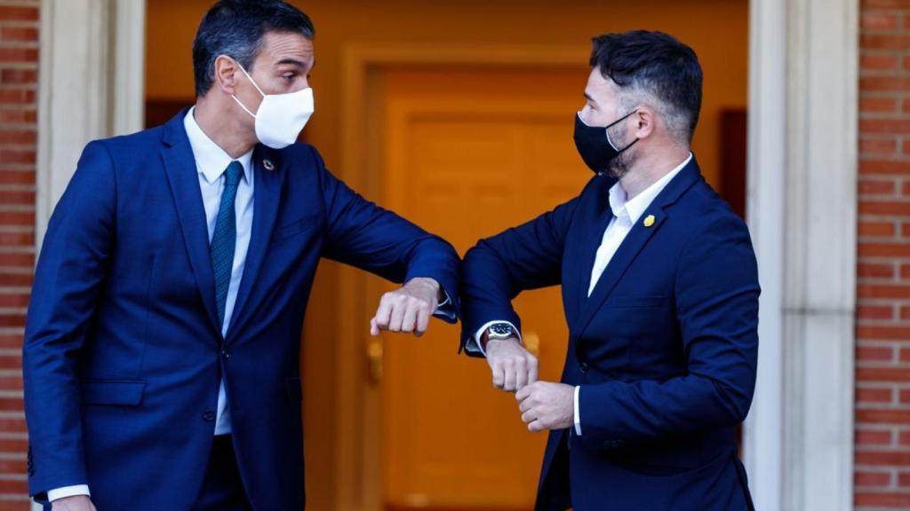 Pedro Sánchez (i) y Gabriel Rufián (d), de Esquerra, en una imagen de archivo.
