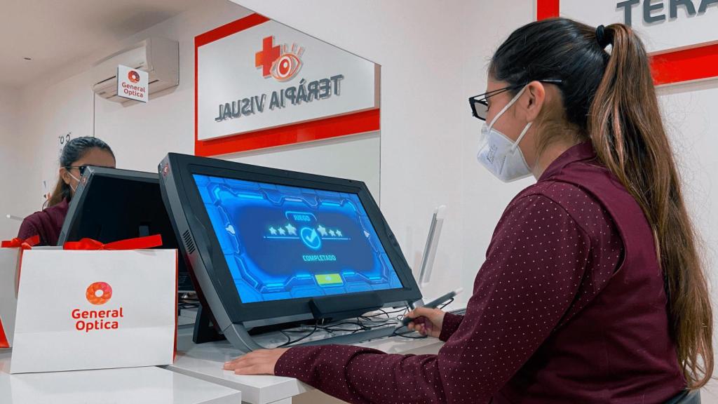 Demostración práctica de la tecnología de Wivi en un centro de General Óptica.