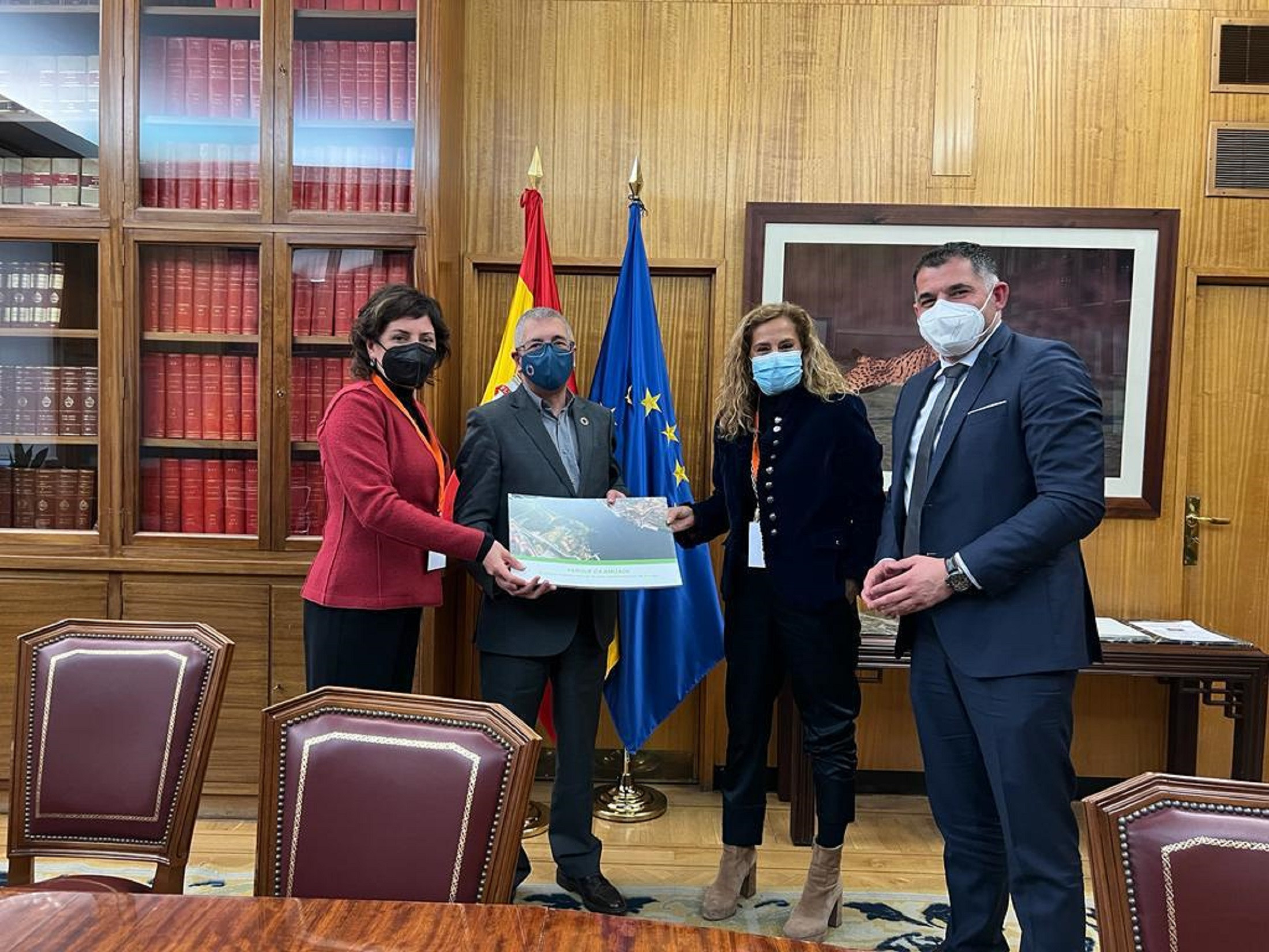 Reunión entre Hugo Morán y la delegación pontevedresa ayer en Madrid.