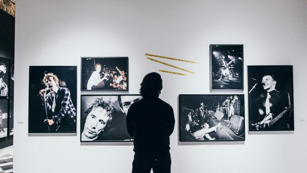 Otra foto de la inauguración a medios.