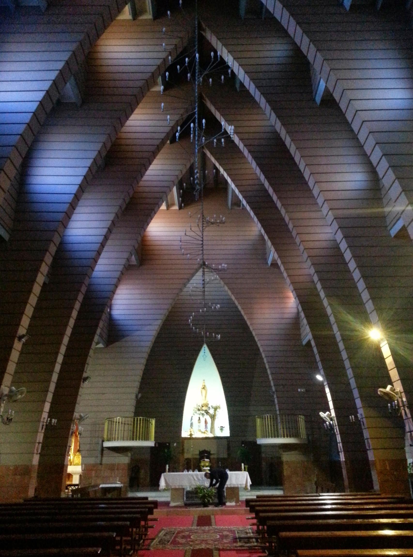 Interior de la parroquia de Nuestra Señora de Fátima en Málaga capital.