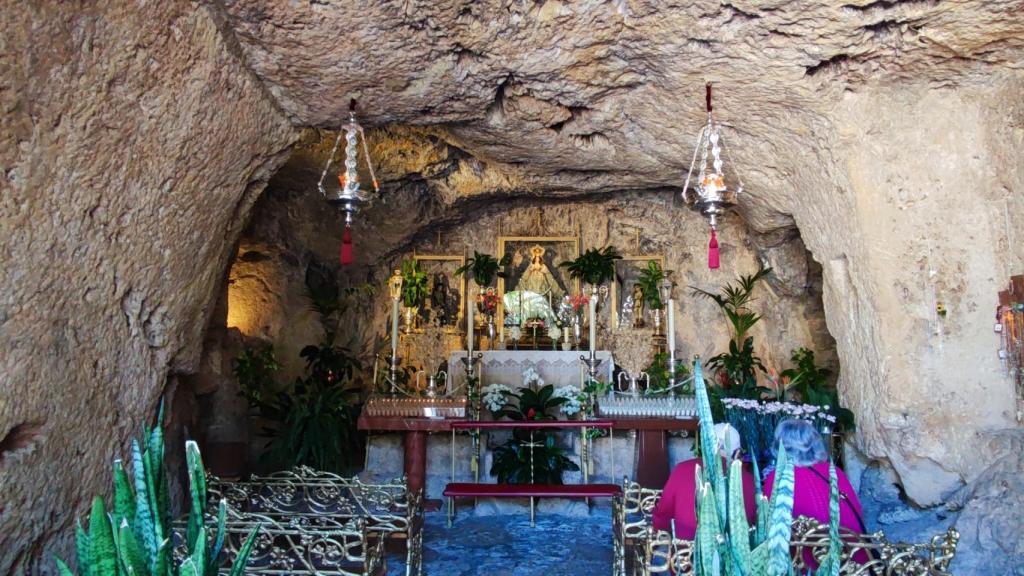 La santa paciencia que hay que tener para excavar en roca es impresionante.