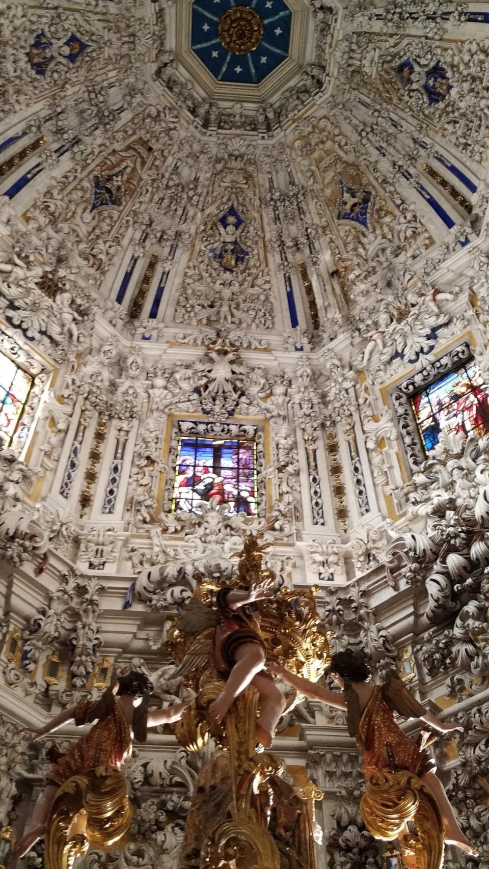 El camarín de la Virgen de la Victoria es un reflejo del Edén.