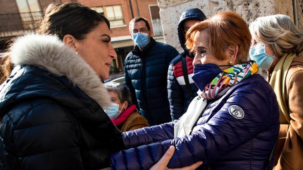 Macarena Olona durante su visita a Peñafiel
