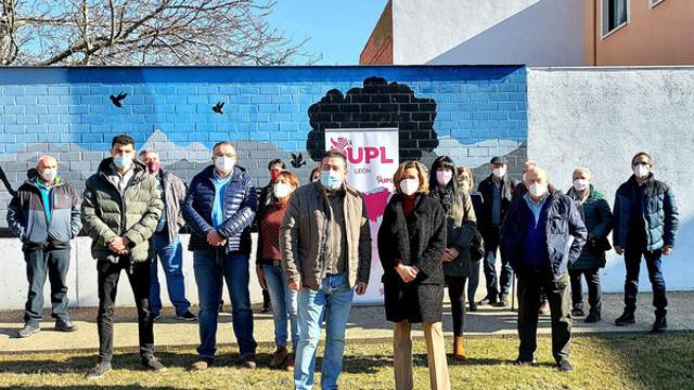 El candidato de UPL, Luis Mariano Santos, durante una visita a Santa María del Páramo.