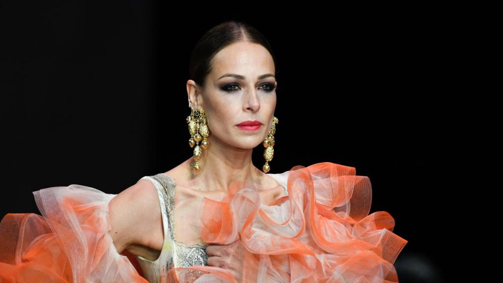 Eva González en medio de su impresionante pasarela.