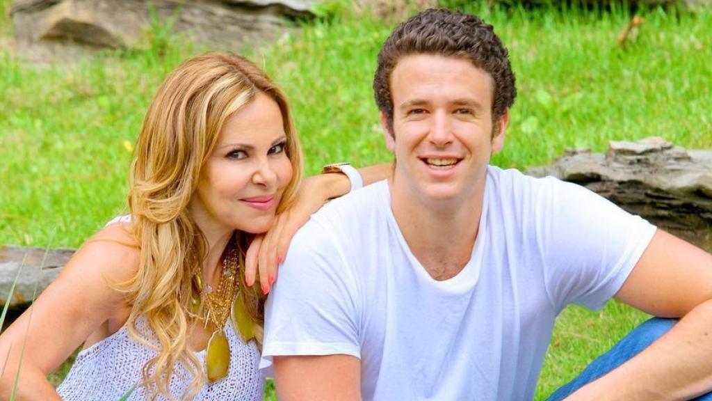 Ana García Obregón junto a su hijo, Álex Lequio, en una imagen perteneciente a sus redes sociales.