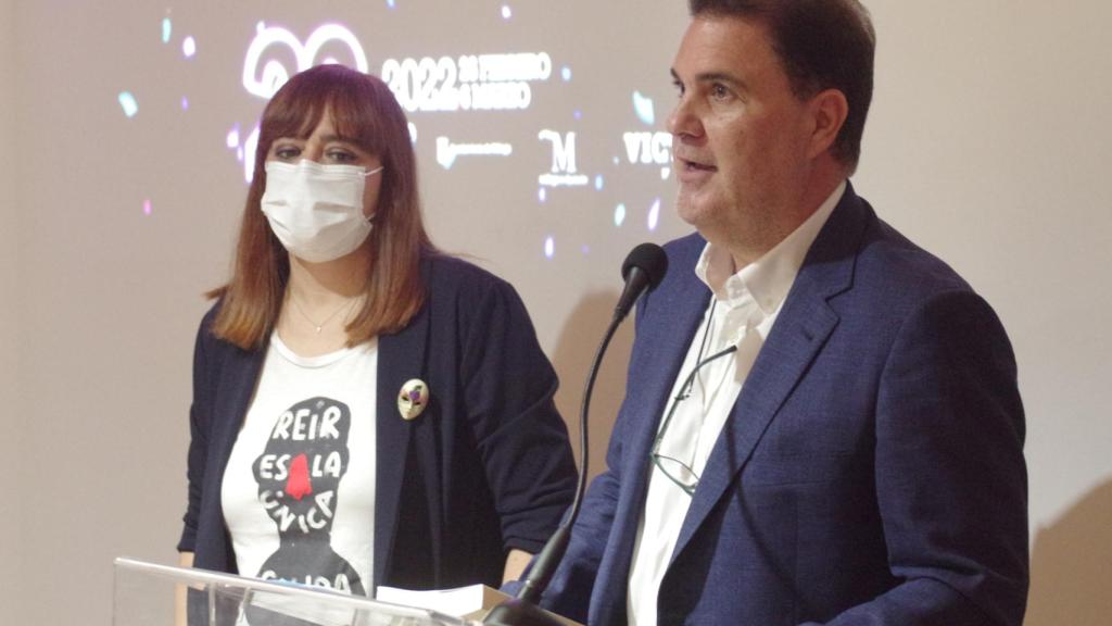 Una imagen de Natalia con la camiseta el día de la presentación.