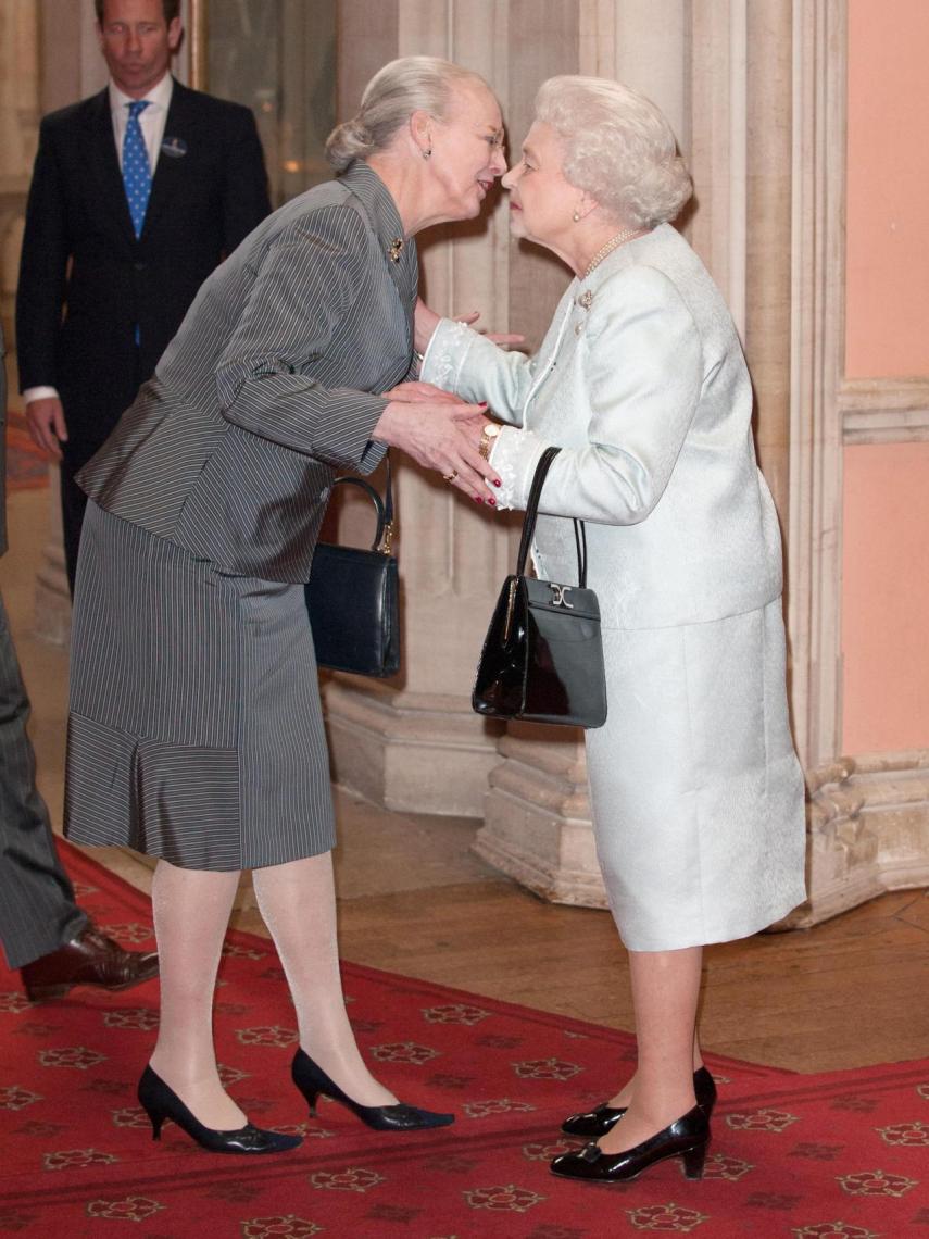 Las reinas Isabel y Margarita, dos de las más longevas frente a un trono en el mundo.