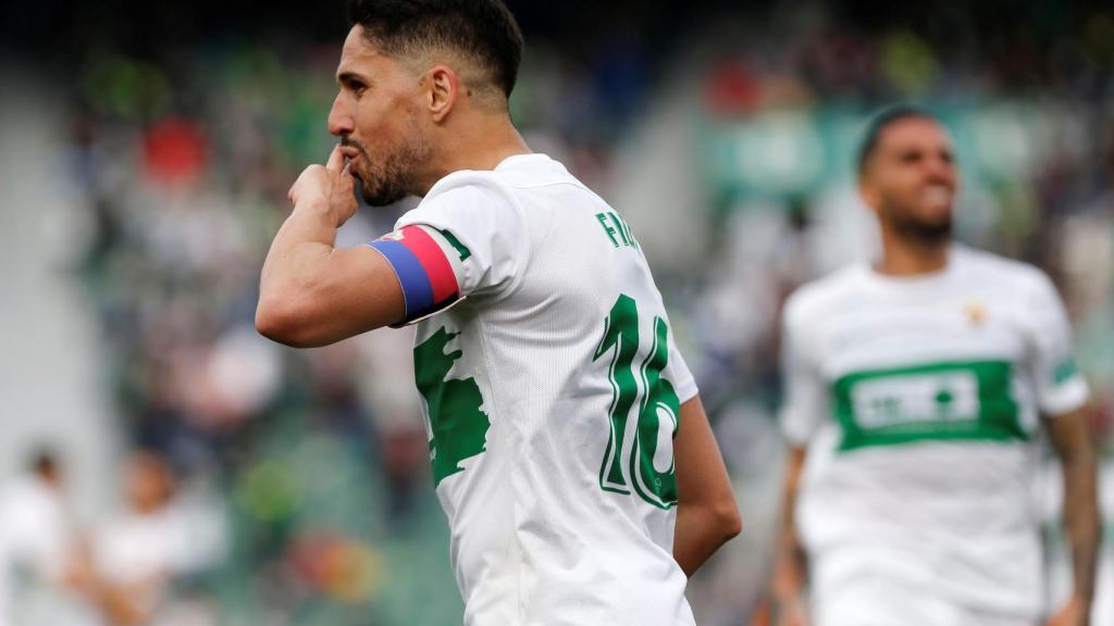 Fidel celebra el tercer gol ante el Alavés con el que el Elche suma cinco jornadas sin perder en Primera.
