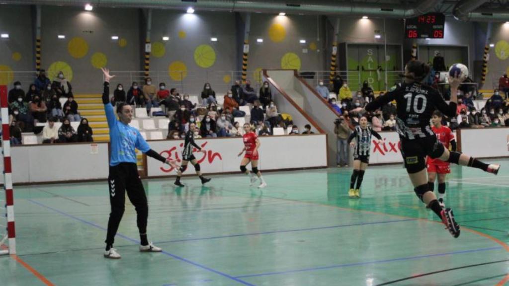 Sole López, en el partido frente al Unicaja Banco Gijón.