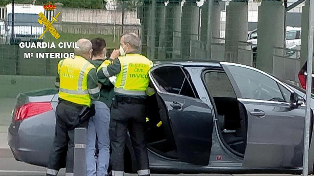 Un hombre detenido por dos presunto delitos contra la seguridad vial.