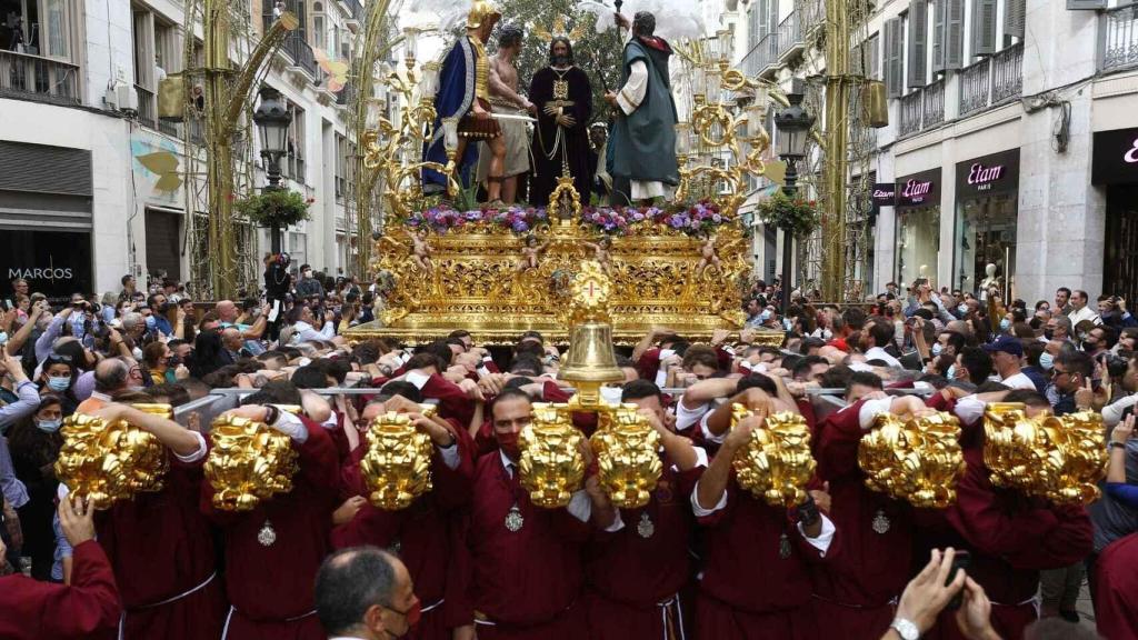 Una de las cofradías de la Semana Santa de Málaga.