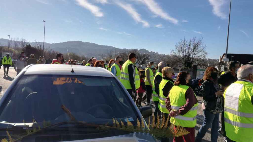 Imagen de una protesta de los afectados por el vial de Beade.