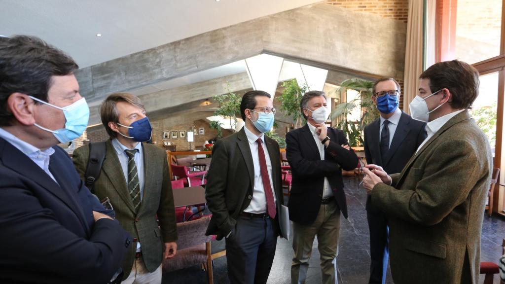 Fernández Mañueco participa en  en Segovia en un acto sectorial bajo el título 'El modelo fiscal del Partido Popular'