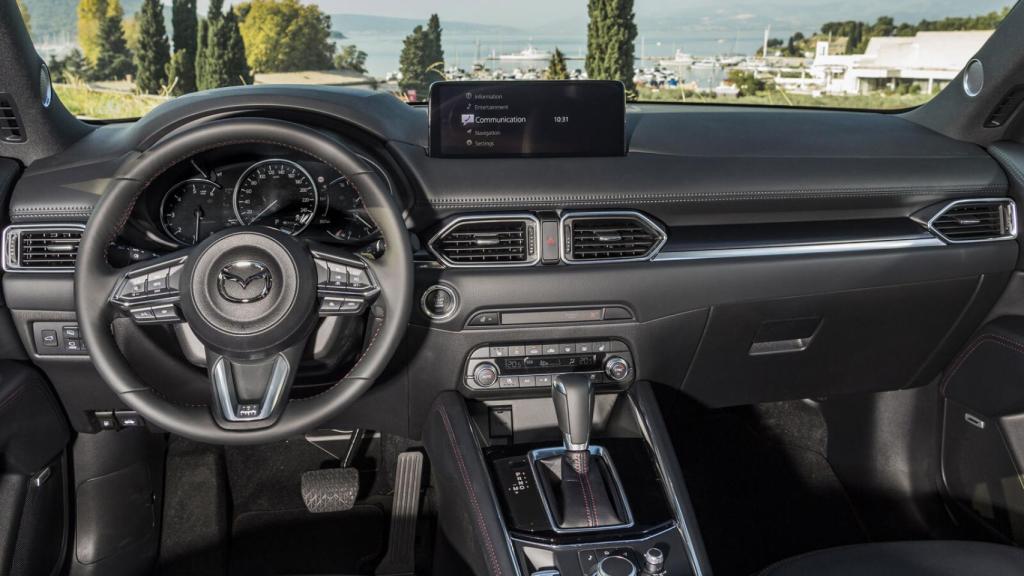 Interior del Mazda CX-5.