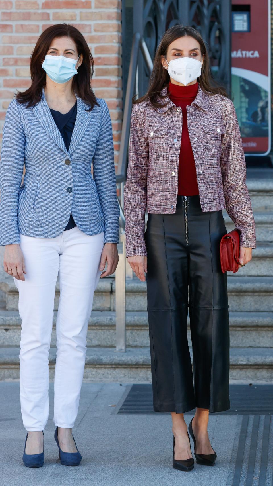 El 'outfit' de la Reina para su primer acto de la semana.