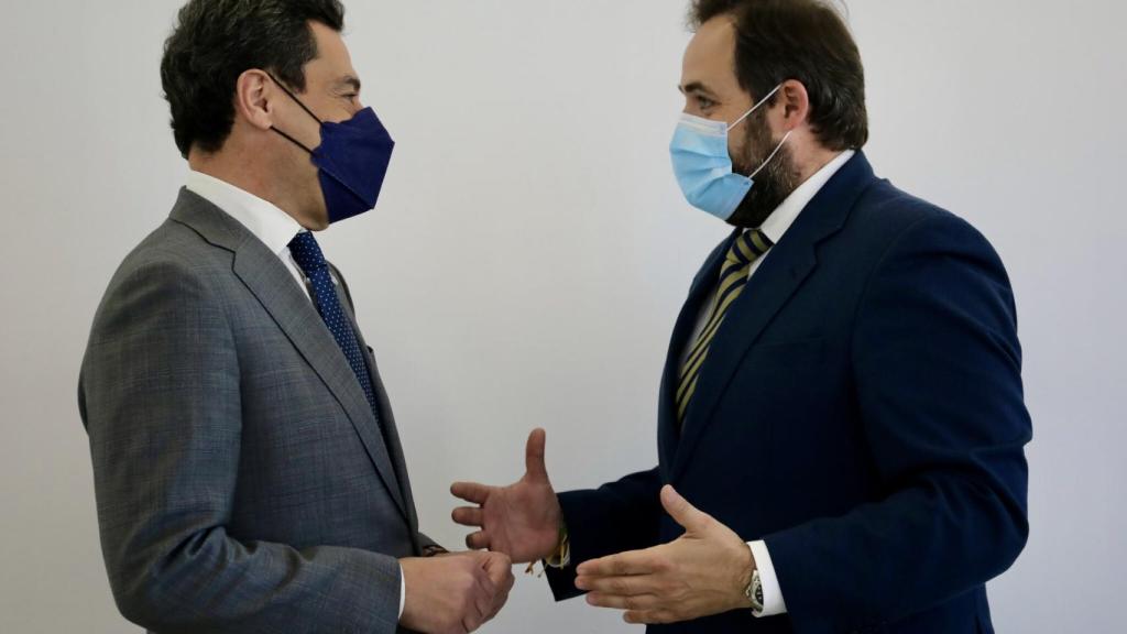 Paco Núñez, líder del PP de Castilla-La Mancha, con Juanma Moreno, presidente de la Junta de Andalucía. Foto: Twitter @paconunez_