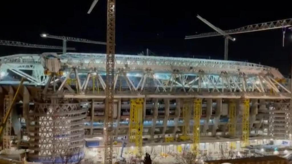 El Santiago Bernabéu durante las pruebas de iluminación