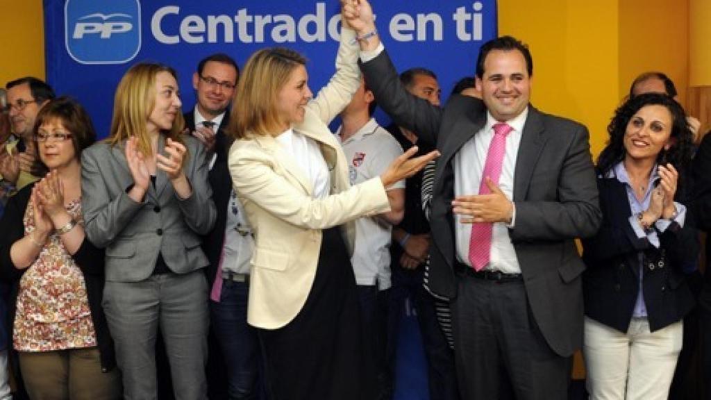 María Dolores de Cospedal y Paco Núñez en el año 2011. Foto: PP.