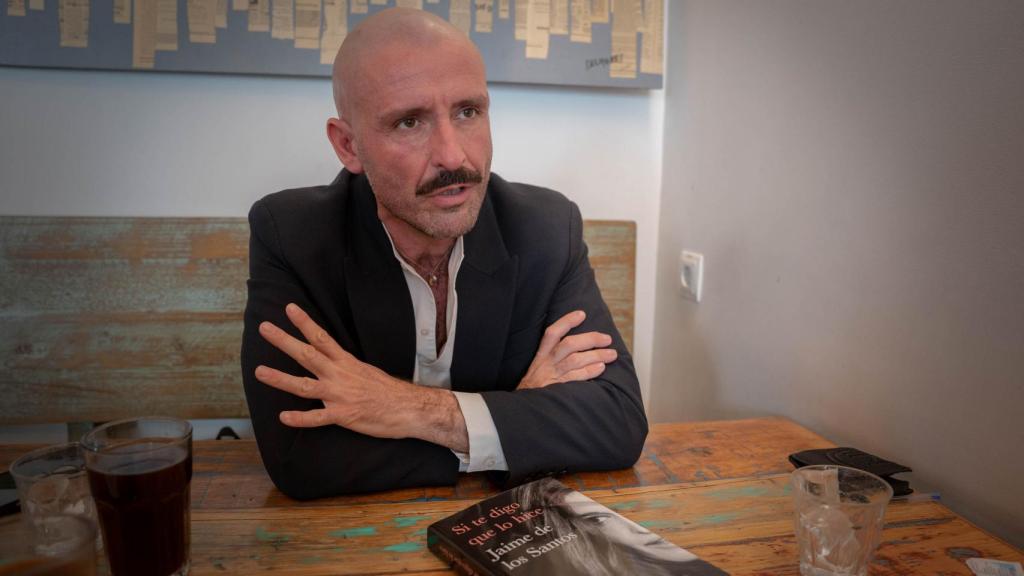 Jaime de los Santos, como el arribafirmante, bebe café americano, aunque descafeinado.