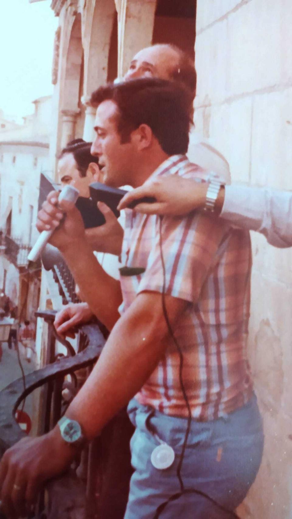 Soler, en sus tiempos de dirigente sindical, en un discurso a los agricultores desde el balcón del Ayuntamiento de Lorca.