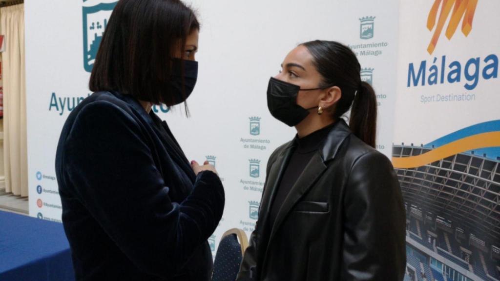 María Torres con Noelia Losada en el acto.