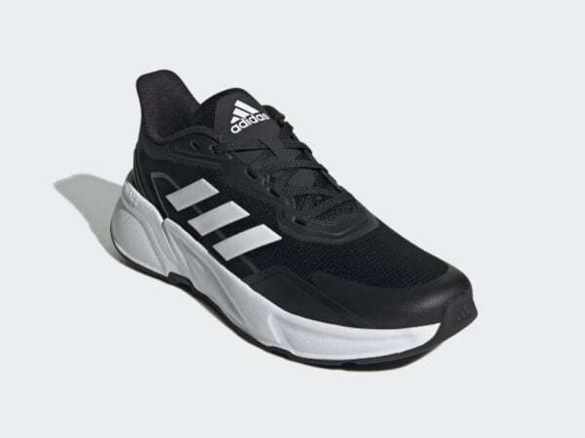 Las zapatillas deportivas de la marca adidas seleccionadas por la infanta Cristina.