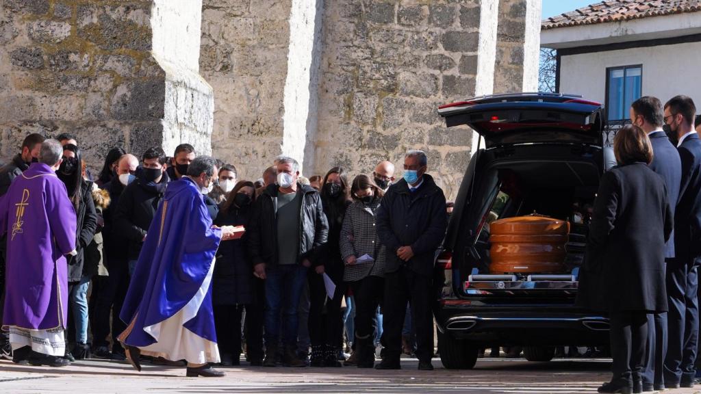 Funeral por Esther López en Traspinedo (Valladolid)