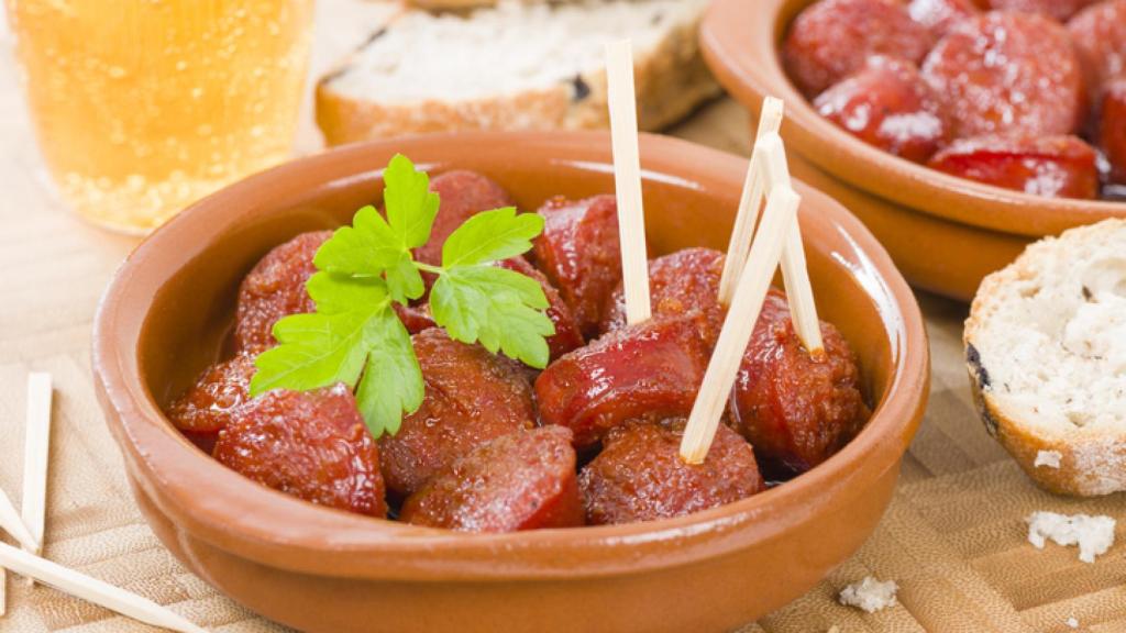 Chorizo a la sidra, la receta asturiana más deliciosa.