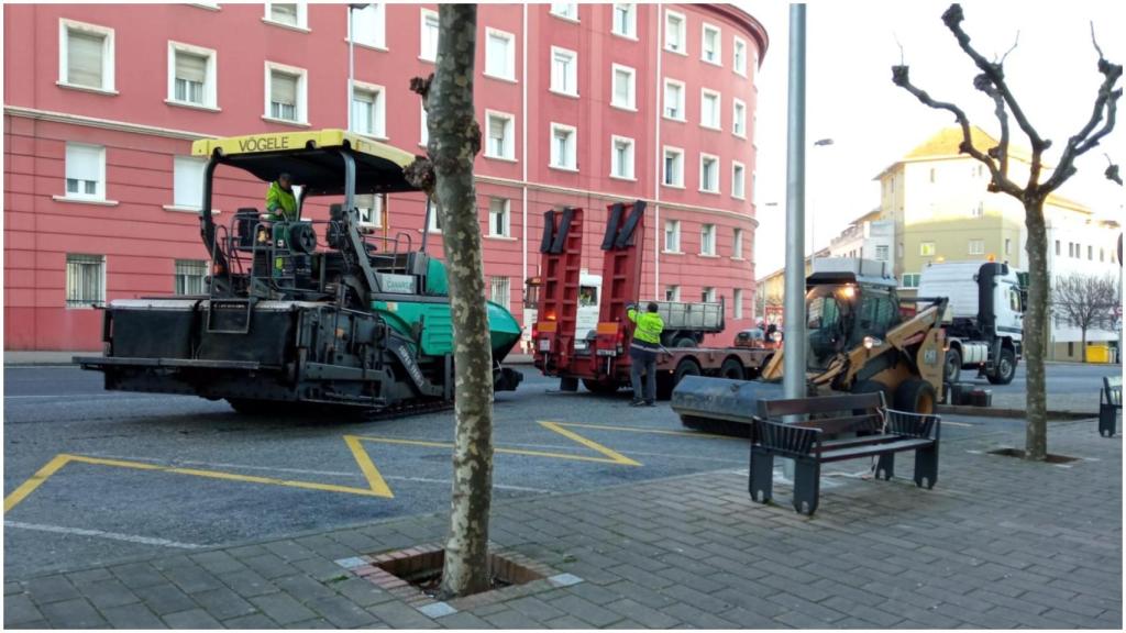 Trabajos de reparación del firme en Esteiro.