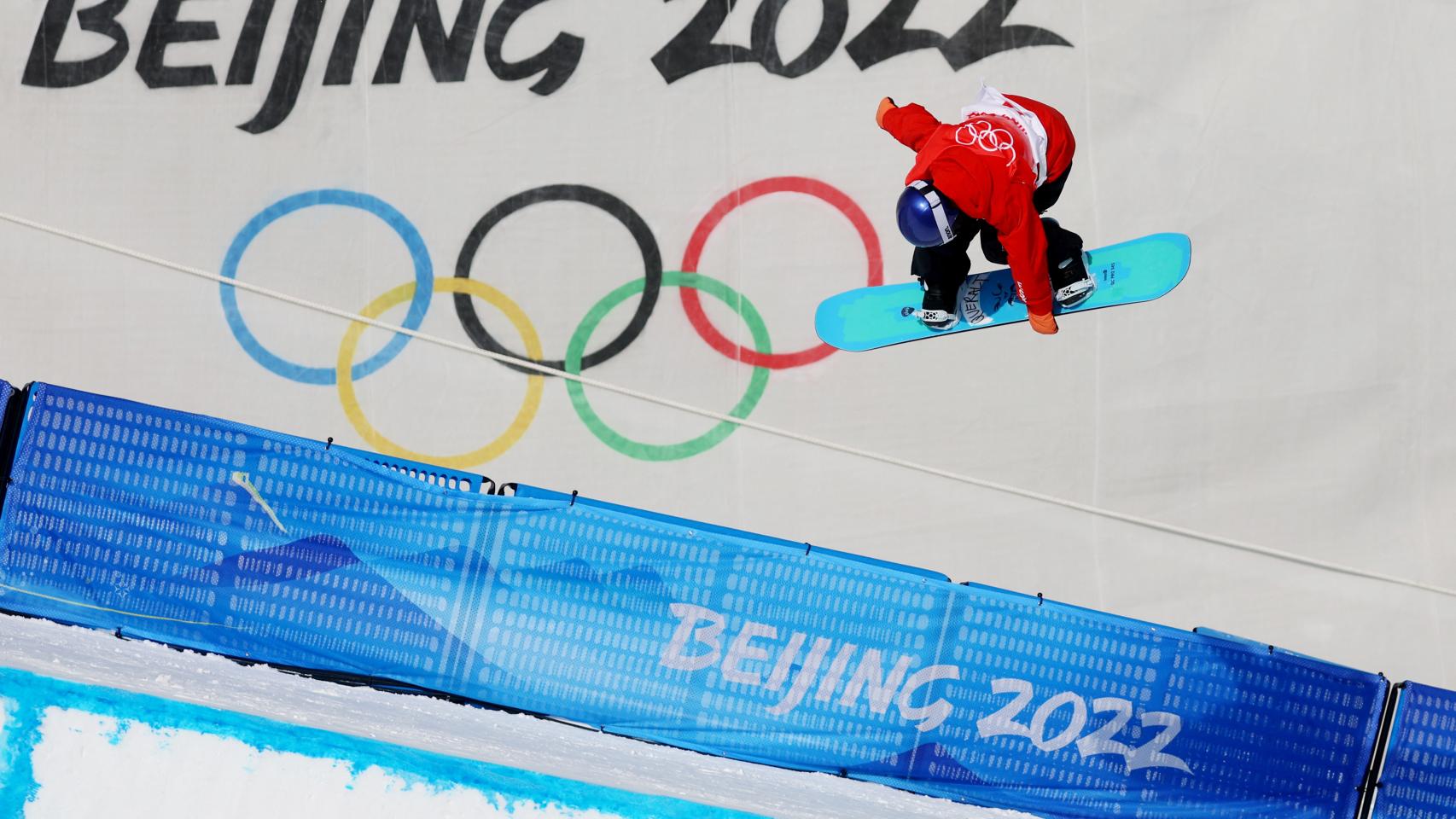 Queralt Castellet, sobre el logo de Pekín 2022.