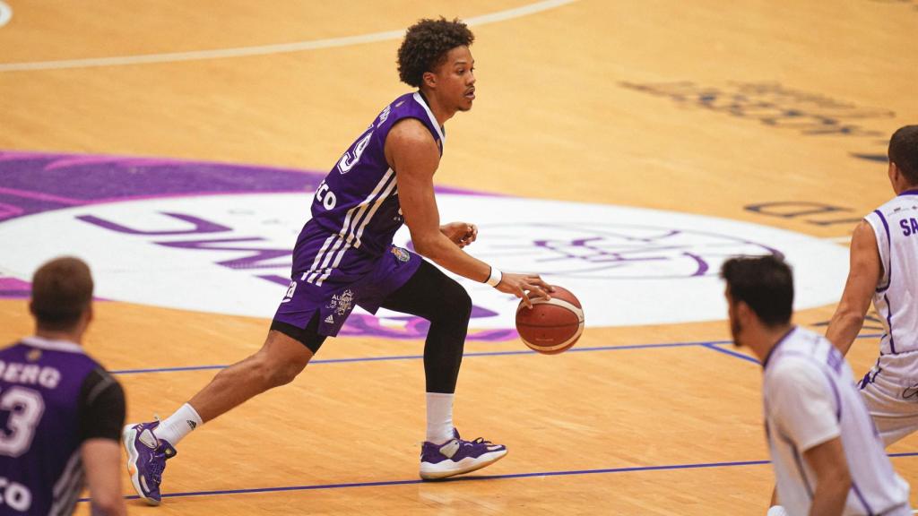 El Real Valladolid dio una nueva alegría a su afición y rompió la racha de derrotas