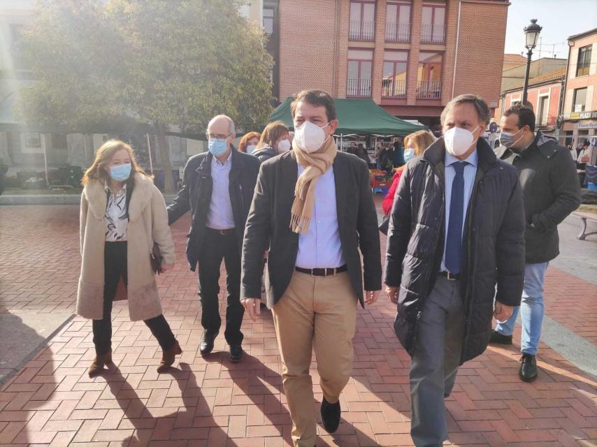 Mañueco con el alcalde de Salamanca en Peñaranda