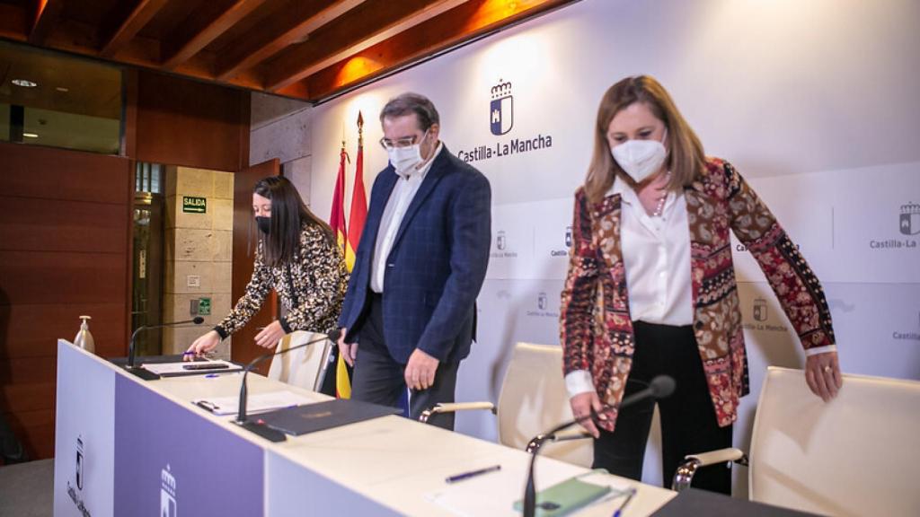 Los consejeros Bárbara García, Jesús Fernández y Rosa Ana Rodríguez este jueves.