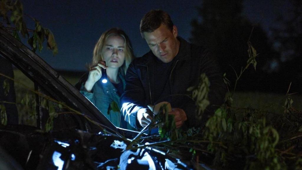 Las pullas, entre irónicas y sarcásticas, entre Reacher y Finlay son continuas