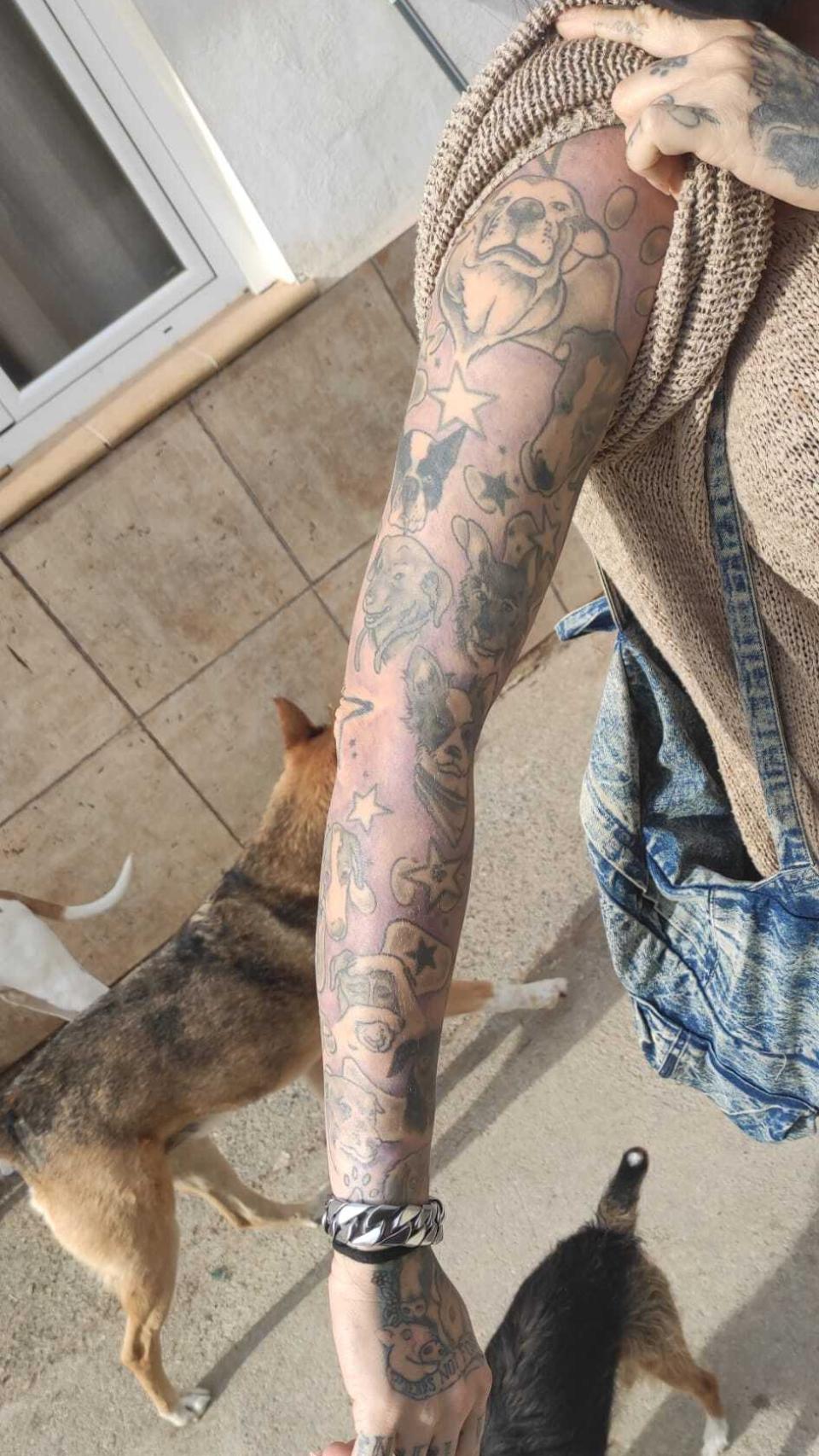 Brazo tatuado de Pepa Tenorio.