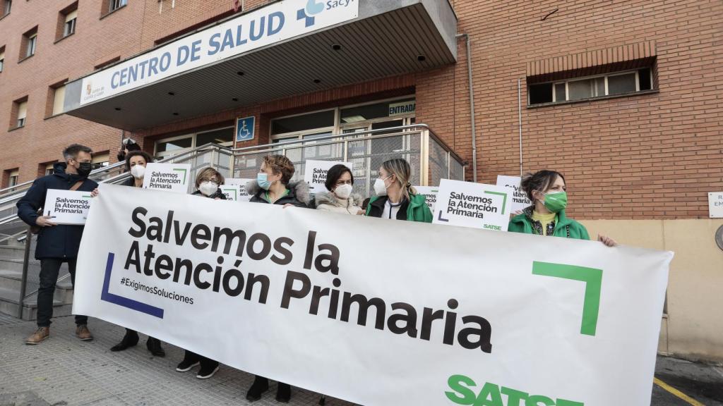 Concentración de enfermeros y fisioterapeutas para denunciar la situación en la Atención Primaria
