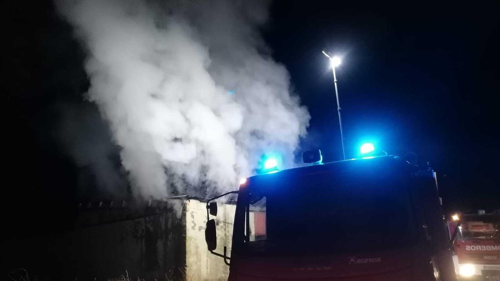 Incendio en una nave agrícola de Litos