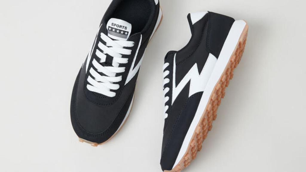 Las zapatillas tienen un precio muy económico de 22,99 euros.